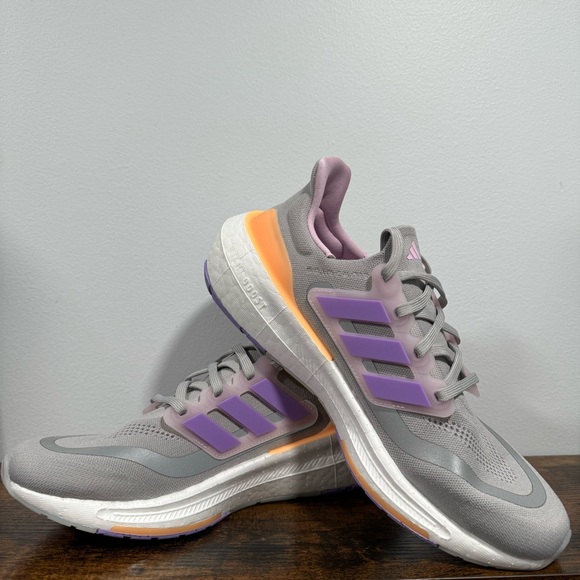 Adidas Women’s Ultraboost Light (Ultraboost 23) Size 11.5 - Picture 3 of 5